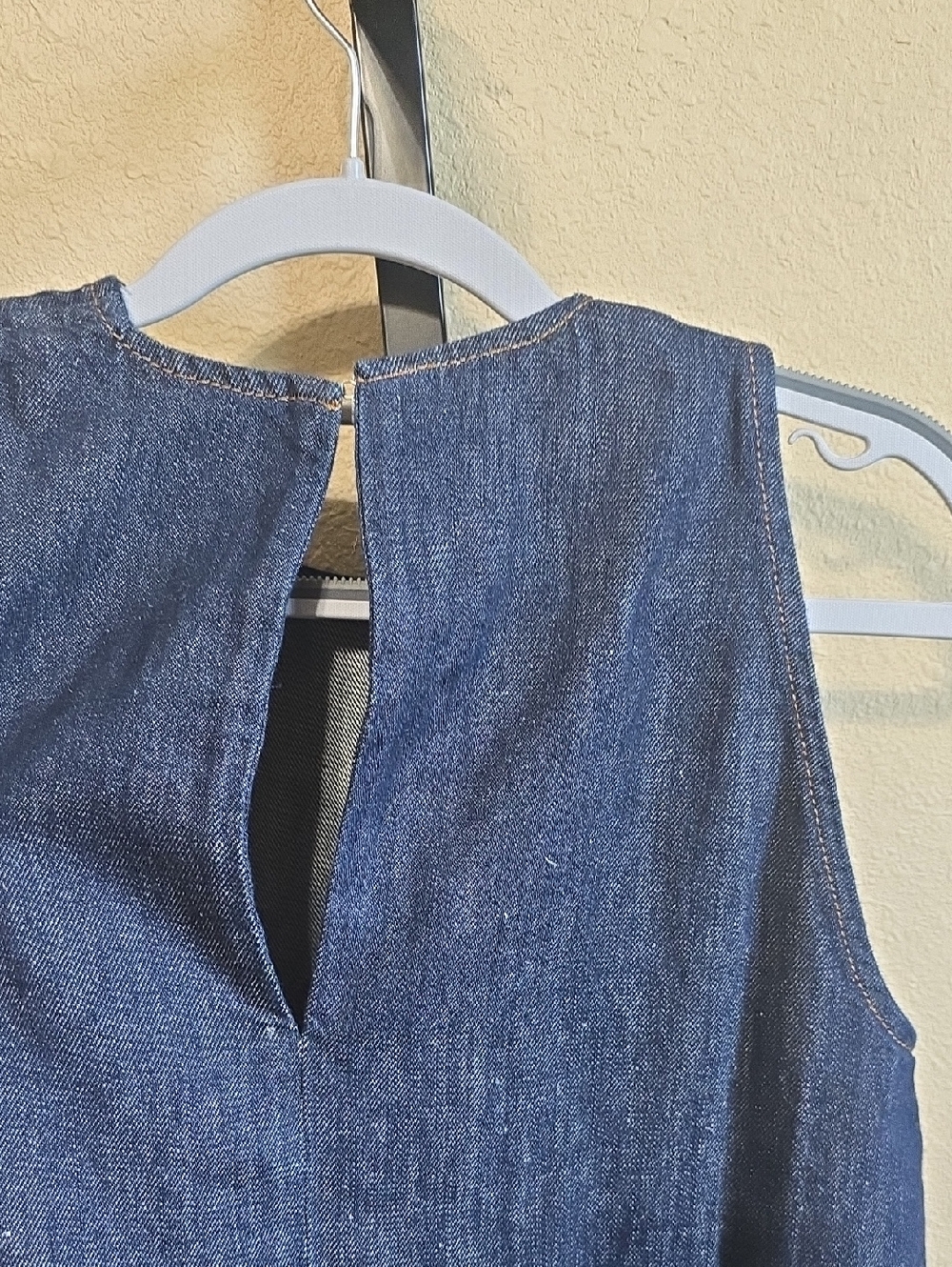 NWT 7 For All Mankind Sleeveless Denim/Linen Top. Small - Picture 6 of 10